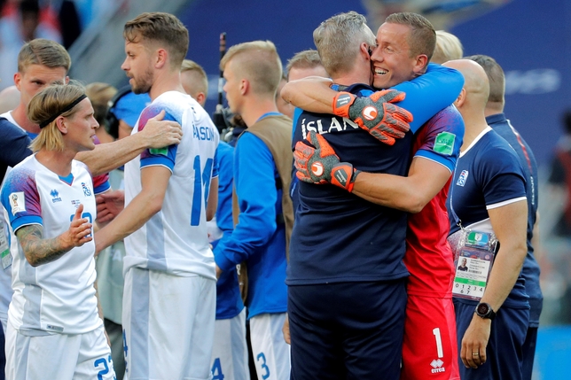 ARGENTINA VS. ISLANDIA  / LAVANDEIRA JR