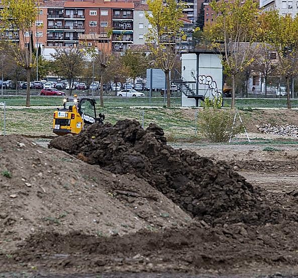 Las máquinas entran en Vega Baja para allanar y mover tierra