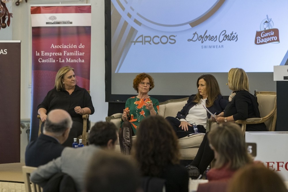 Mesa redonda con directivas de Arcos, García-Baquero y Dolores Cortés.