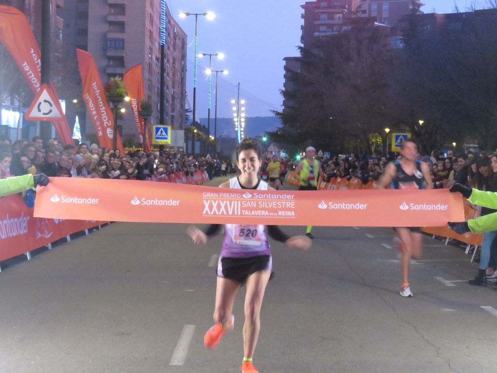 Rocío Fernández camino de su tercera victoria en la San Silvestre.