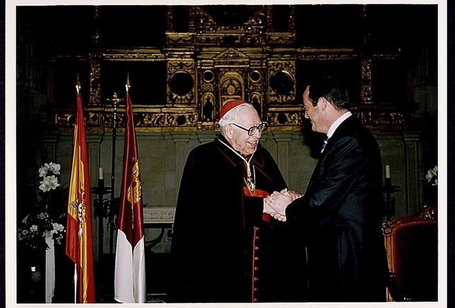 Don Marcelo recibió en 2003 la Medalla de Oro de la región de manos de su amigo José Bono.