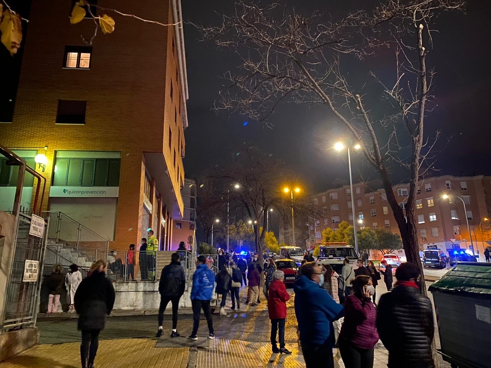 Desalojados cientos de vecinos en la avenida de Francia