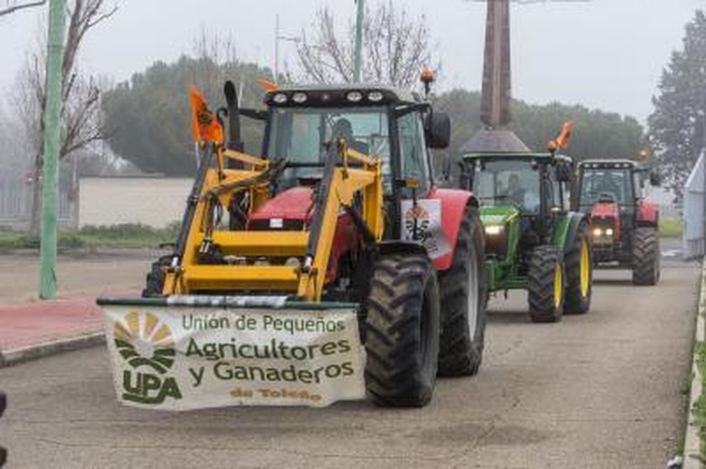 Miles de agricultores y ganaderos salen a la calle para certificar que están al límite.  / YOLANDA LANCHA