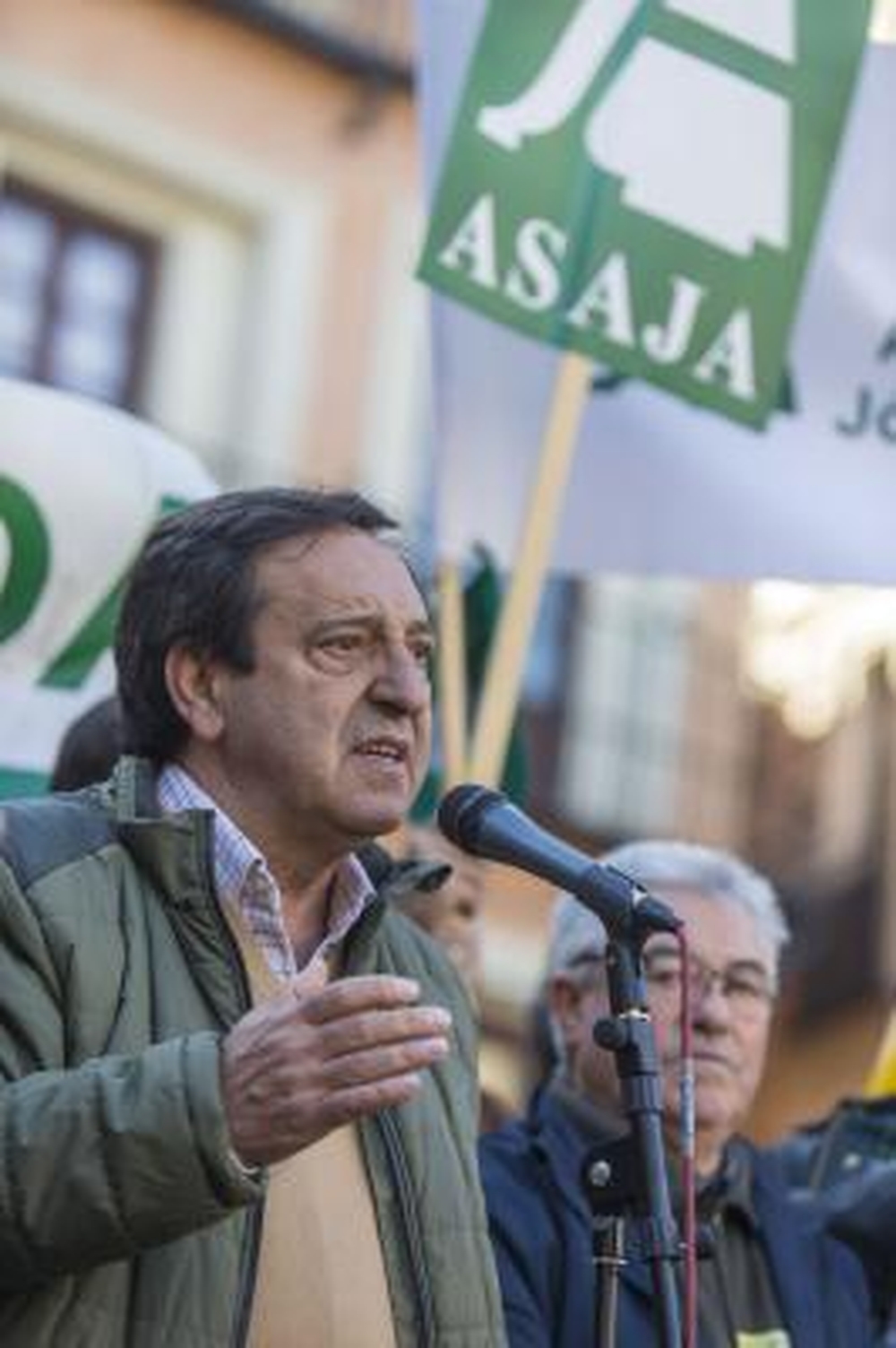 Miles de agricultores y ganaderos salen a la calle para certificar que están al límite.  / YOLANDA LANCHA