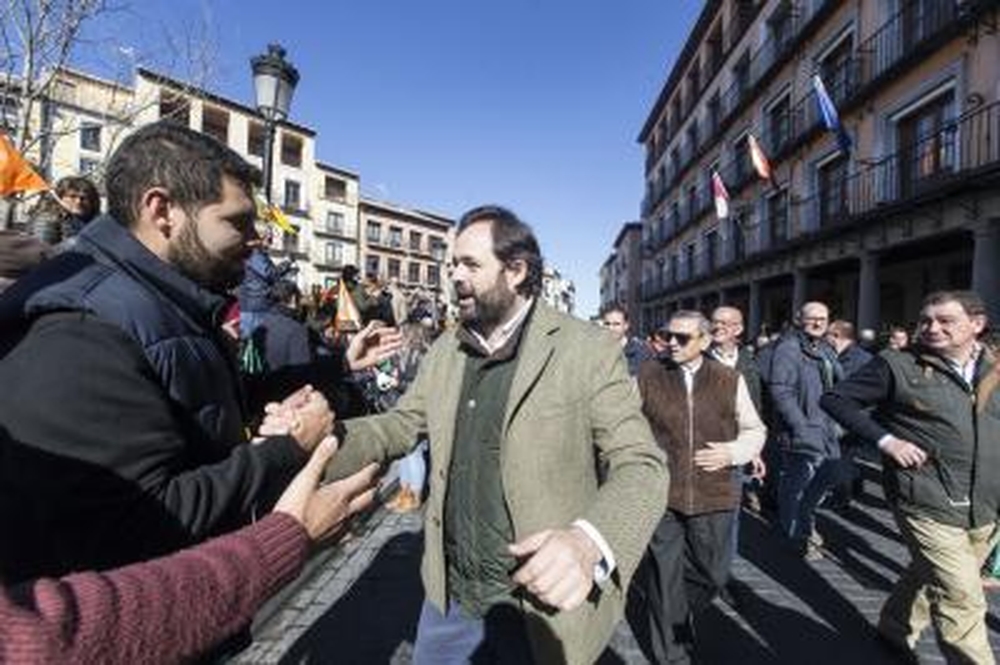 Francisco Núñez, presidente del PP de Castilla-La Mancha acudió a la manifestación.  / YOLANDA LANCHA