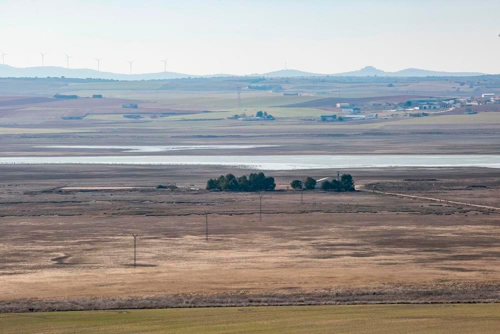 La Laguna de El Hito es también famosa porque está cerca de Villar de Cañas donde se proyectó un almacén nuclear.