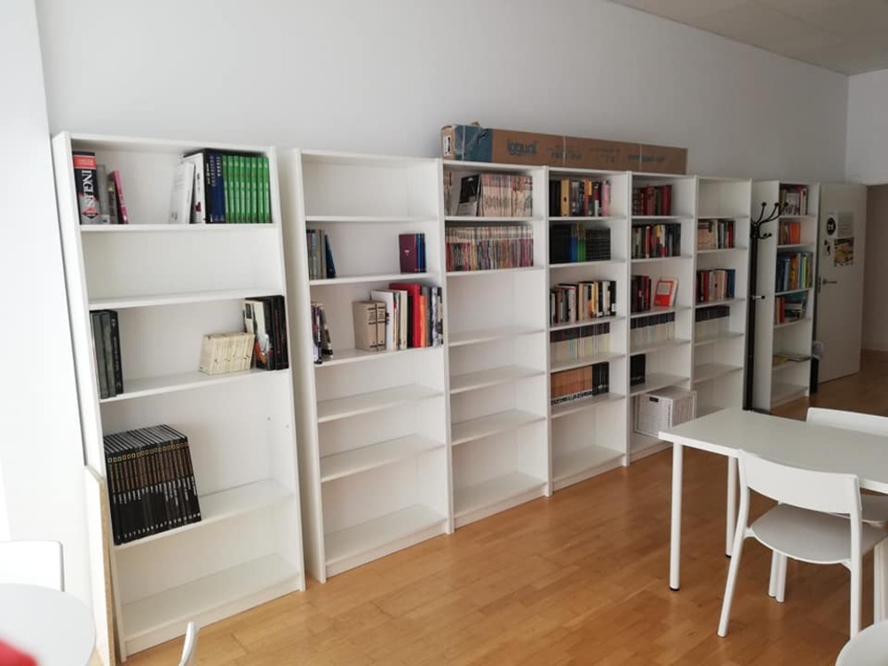 Una biblioteca cerca de casa