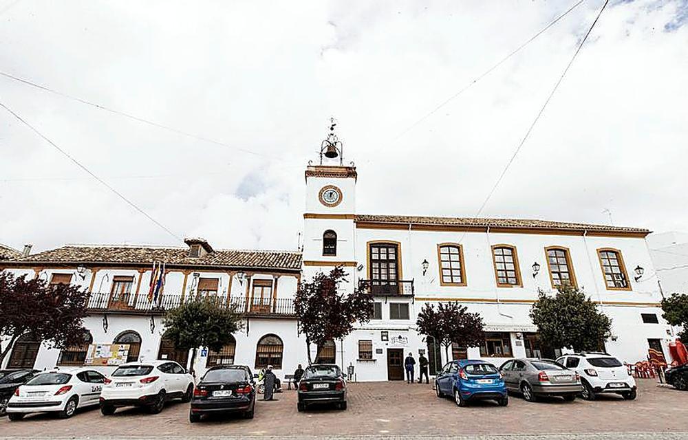 Limitan la entrada al Ayuntamiento de Santa Cruz de la Zarza