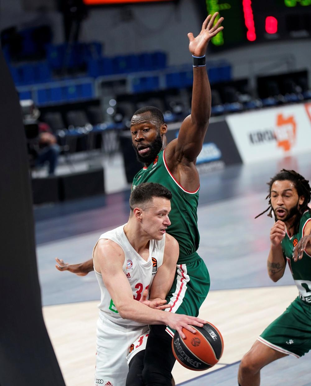 El Baskonia vuelve a la carga por los 'playoffs'
