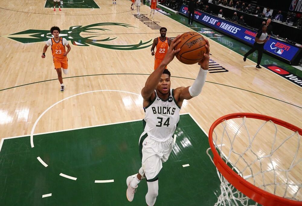 Los Bucks sobreviven a Booker y empatan las Finales