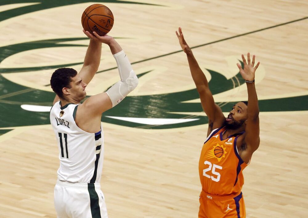 Los Bucks sobreviven a Booker y empatan las Finales