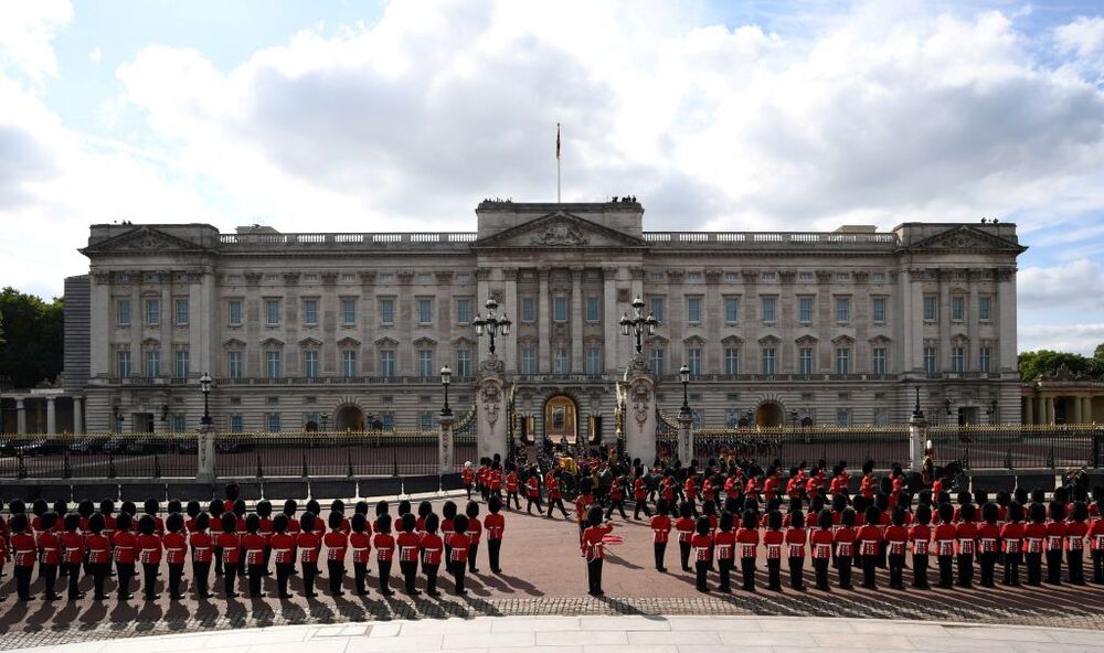 Britain mourns Queen Elizabeth  / POOL