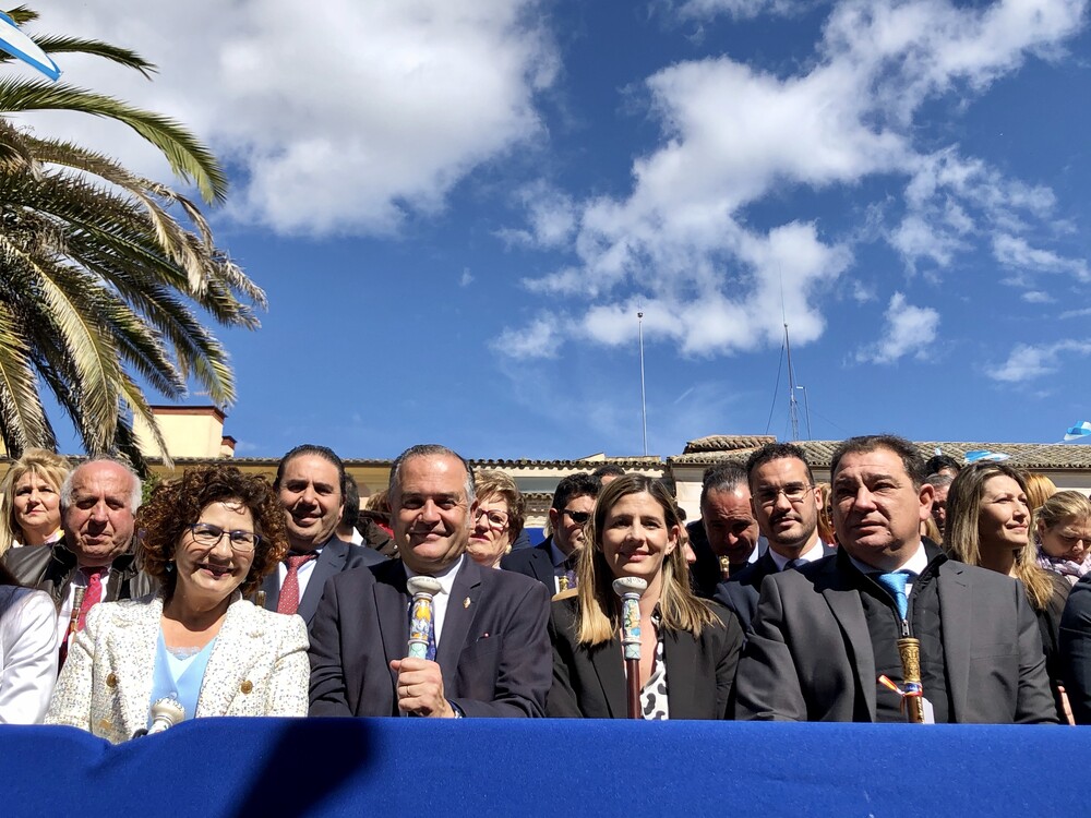 Diputados y senadores del PP en la tribuna de las Mondas.  / LA TRIBUNA