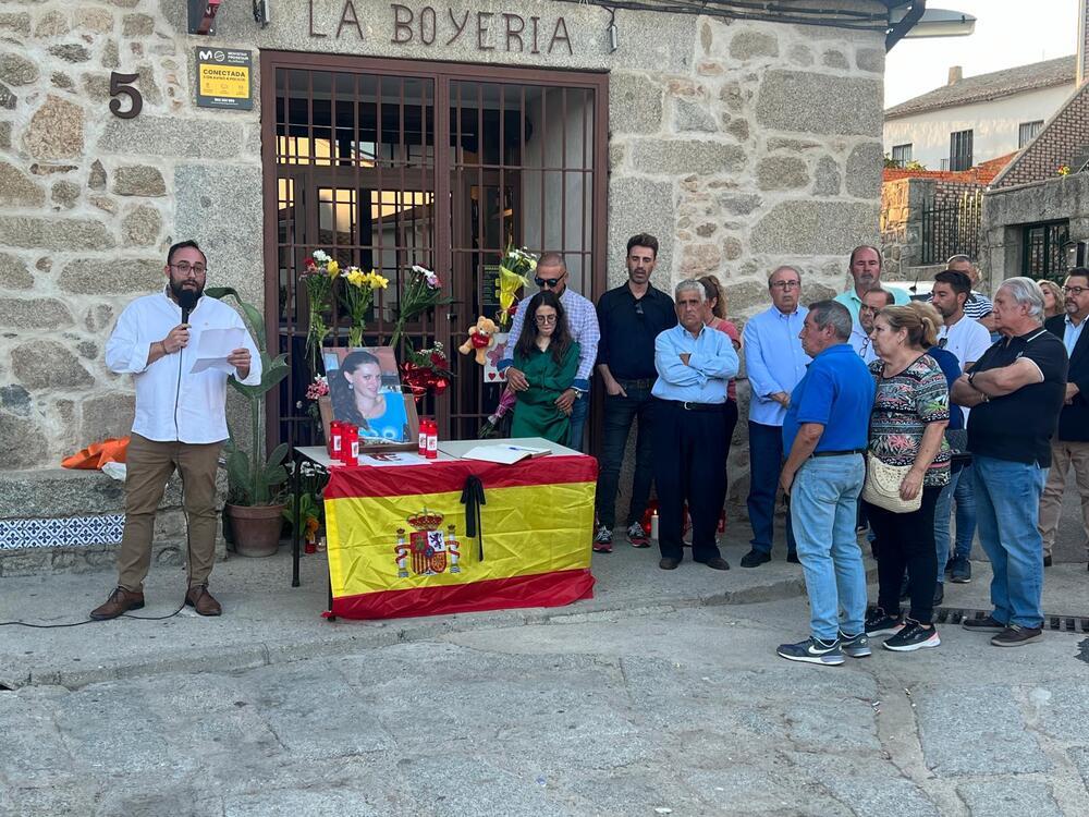 El alcalde, Roberto García, ha leído el manifiesto.