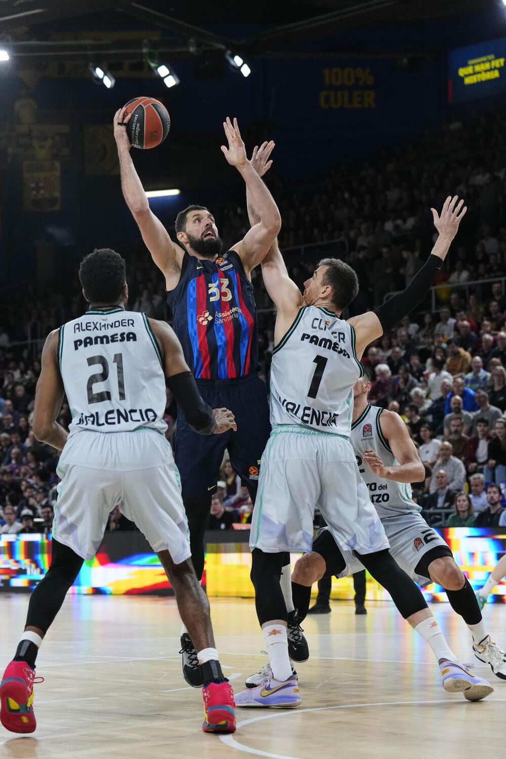 El Barça somete al Valencia para asaltar la segunda plaza