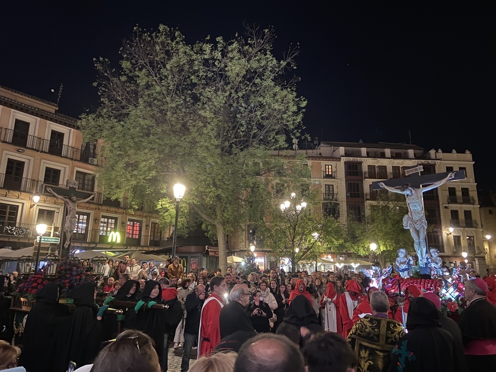 El Cristo de los Ángeles se encontró en Zocodover con el Cristo de la Misericordia.