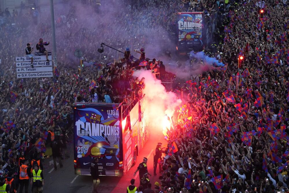 El Barça celebra LaLiga  junto al Femenino, con una rúa