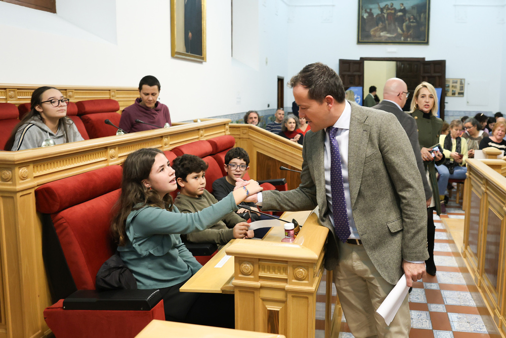 EL PLENO INFANTIL PIDE «COMISARIAS DE POLICÍA EN LOS BARRIOS»