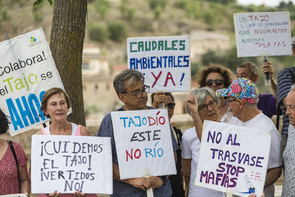 Concentración mensual por la salud del río Tajo.