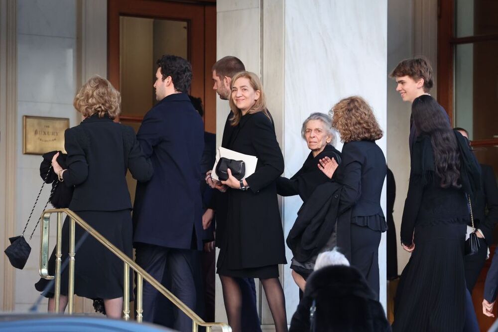 La familia de Constantino de Grecia se reúne para comer en el hotel Grande Bretagne de Atenas  / RAÚL TERREL