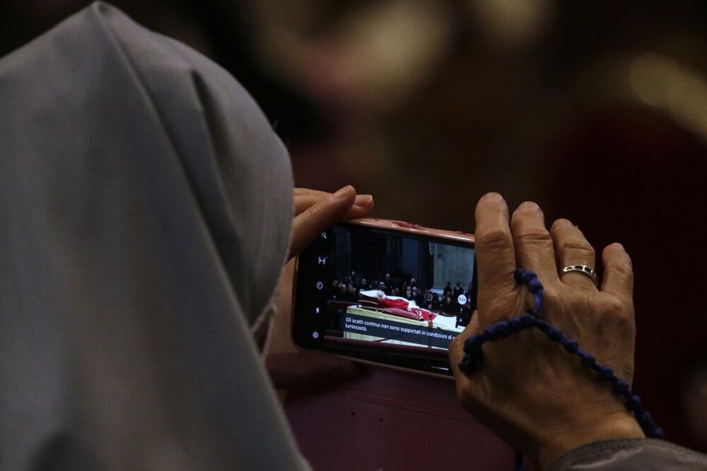 Esposizione della salma del Papa Emerito Benedetto XVI   / CECILIA FABIANO /LAPRESSE