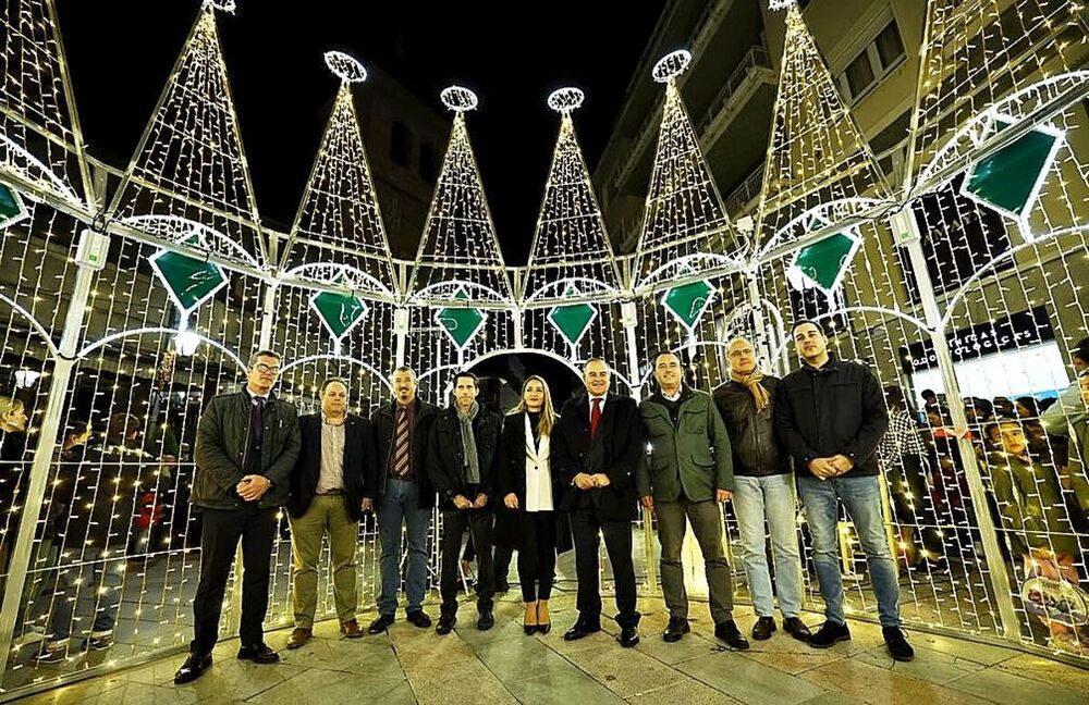 Gran asistencia de talaveranos al encendido de la Navidad