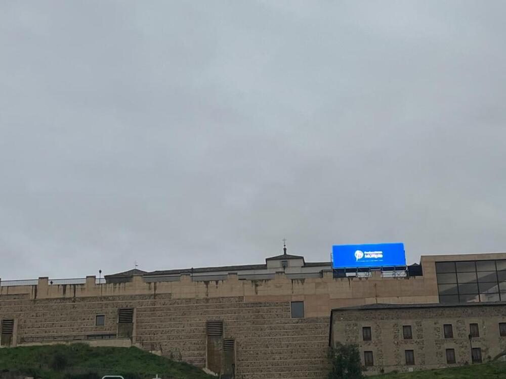 La pantalla más grande 'colgada' en el Miradero es visible desde el Salto del Caballo.