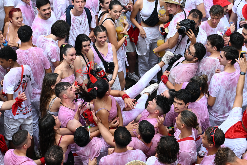 Pamplona cuenta las horas para unos Sanfermines con cifras previas a la pandemia  / ELOY ALONSO