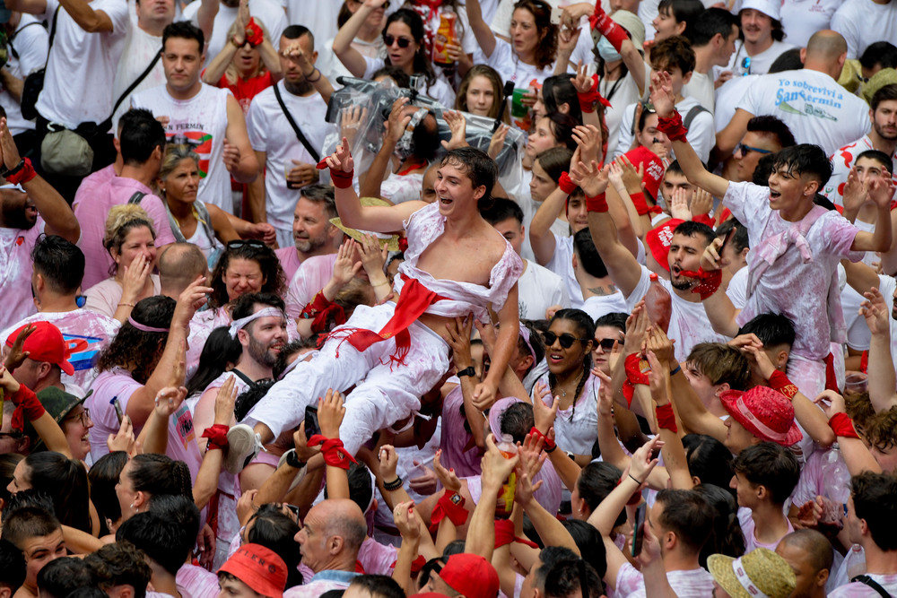 Pamplona cuenta las horas para unos Sanfermines con cifras previas a la pandemia  / ELOY ALONSO