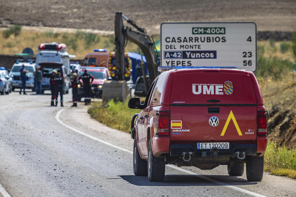 Los perros de la Unidad Militar de Emergencias (UME) han hallado hoy el cadáver de una mujer, a 50 metros del arroyo Vallehermoso,