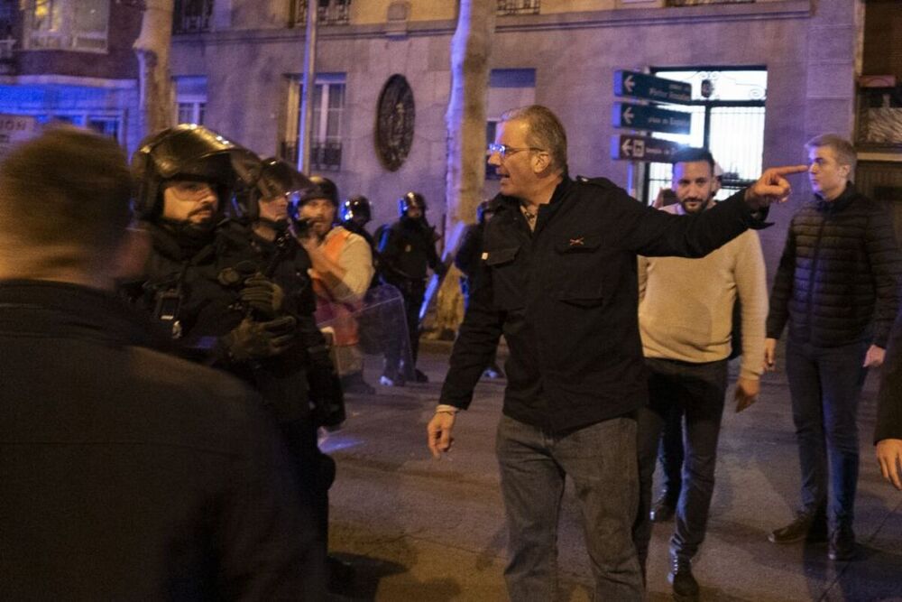 Ningún detenido en la decimoquinta noche de protestas en Ferraz