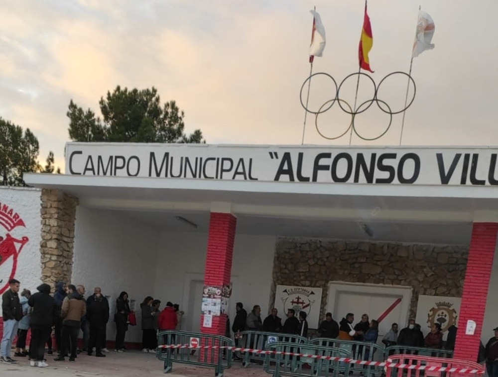 Colas en Quintanar para comprar las entradas de Copa