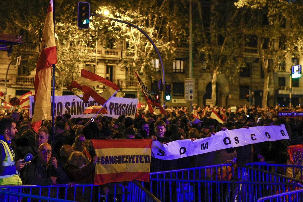 Nueva manifestación contra la amnistía frente a Ferraz