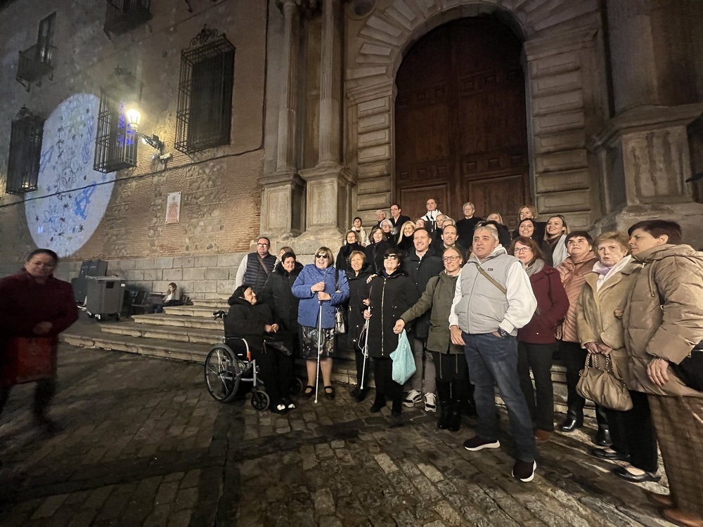 Los taxistas iluminan los corazones de los más mayores