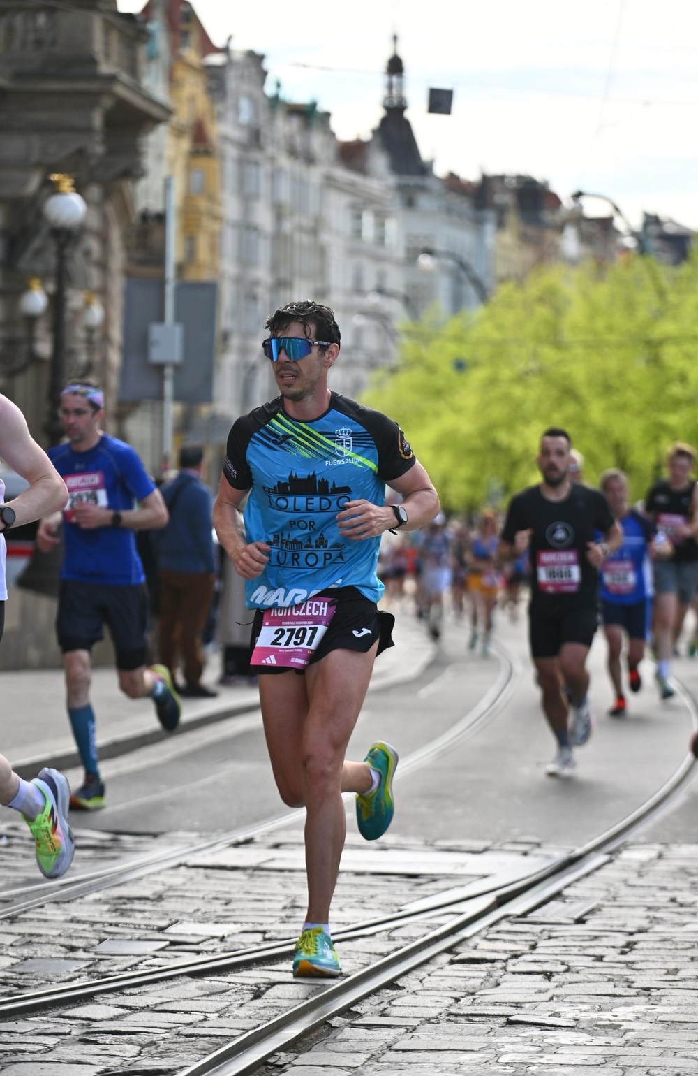 Ángel Hernández, a dos carreras de la supermedalla