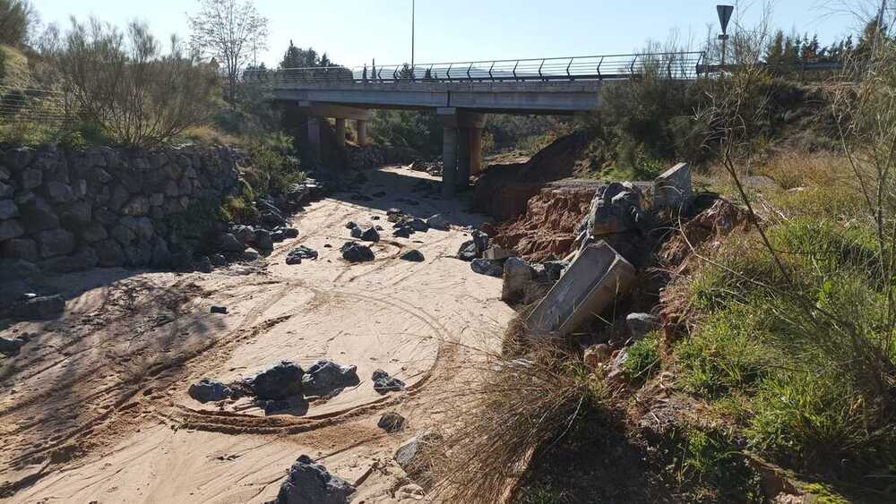 La cañada real, que iba a la derecha bajo la TO-21, ha desaparecido. 