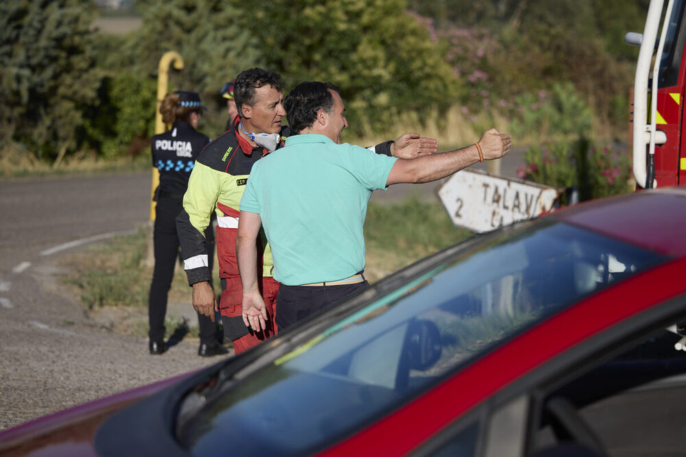 Los bomberos siguen sofocando el incendio de Torrehierro