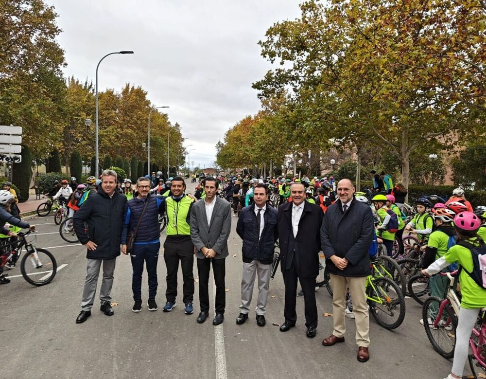 Unos 600 alumnos disfrutan del deporte en espacios públicos