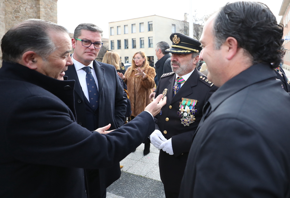 Gregorio ensalza dos siglos de éxitos de la Policía Nacional