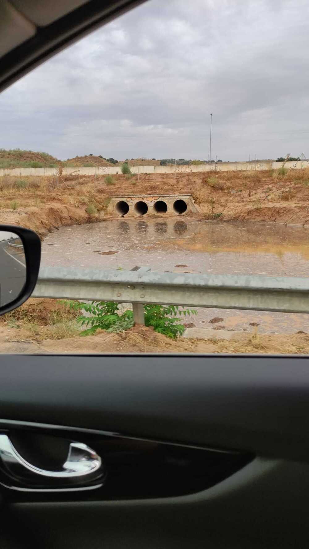 Las lluvias dejan nuevas inundaciones en Azucaica