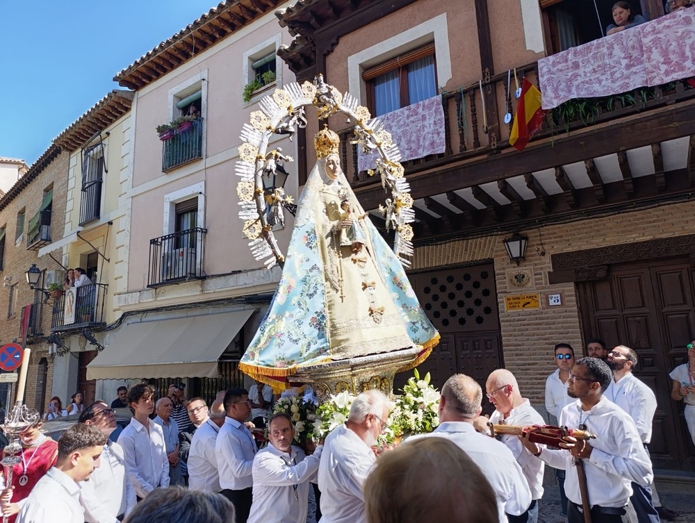 La Virgen de los Remedios procesiona 65 años después