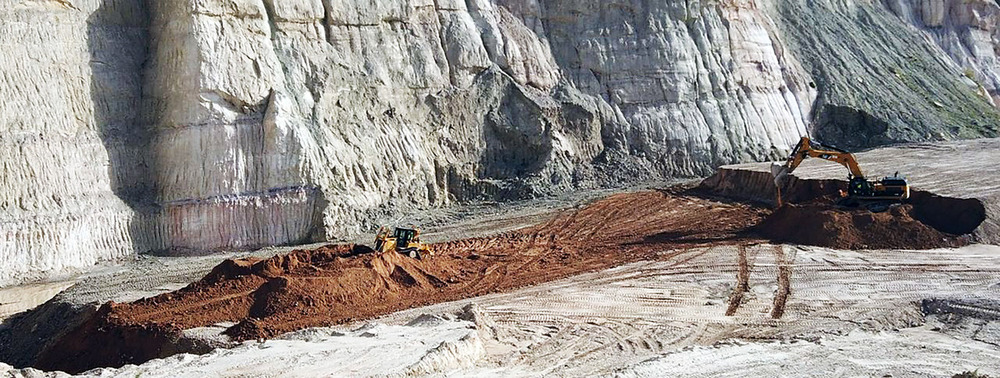 Uno de los momentos de los trabajos con camiones y excavadoras.