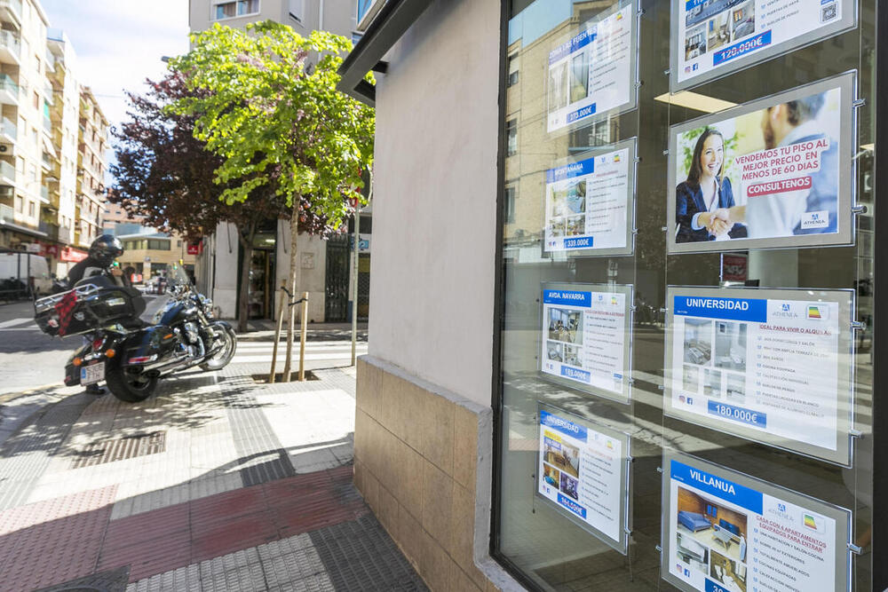 Imagen de archivo de una inmobiliaria en Zaragoza. 