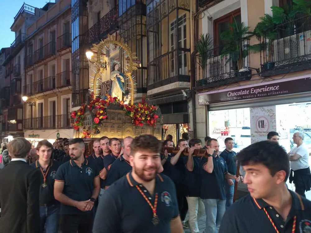 La Virgen del Alcázar procesiona en torno a su templo