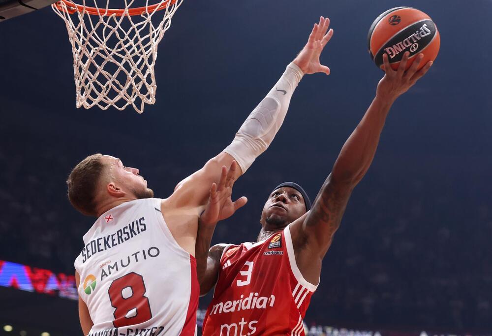 El Baskonia saca dudas de Belgrado

