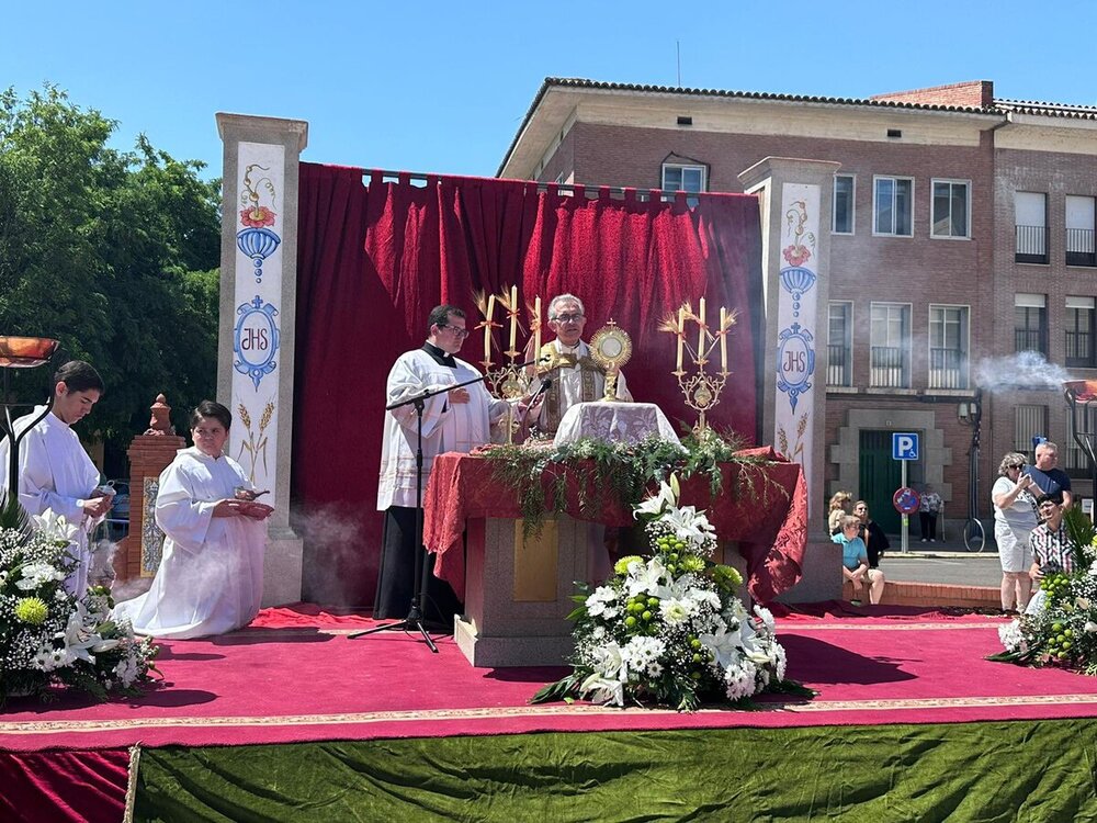 El Corpus recorre con solemnidad el centro de Talavera