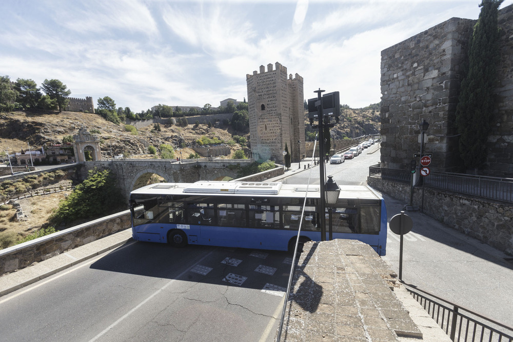 Obras para facilitar el giro a la izquierda en Gerardo Lobo