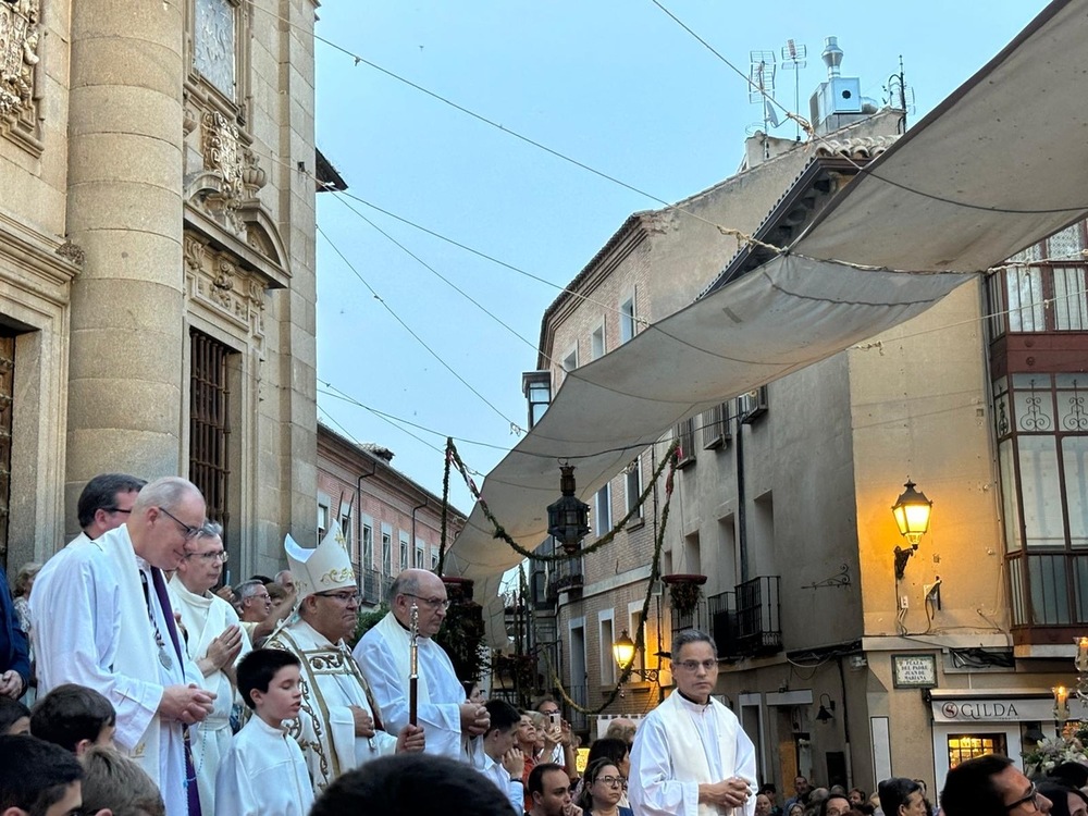 El Sagrado Corazón procesiona ocho días después del Corpus