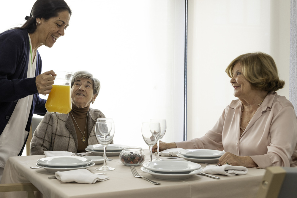 El centro residencial ofrece menús adaptados y comida saludable.