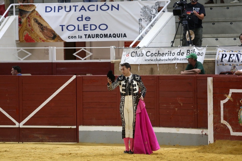 Ignacio Martín se desmonteró tras dos extraordinarios pares de banderillas al sexto.